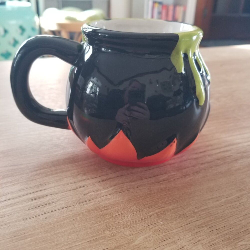 Witches Cauldron Coffee Tea Mug - Picture 3 of 4
